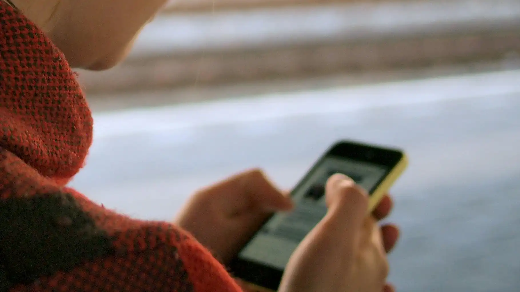 Zapnutie mobilu v núdzovom režime vám umožné zistiť, či za spomalením nie je niektorá nainštalovaná aplikácia (foto: Dacia Nepriakhina @unshplash.com)