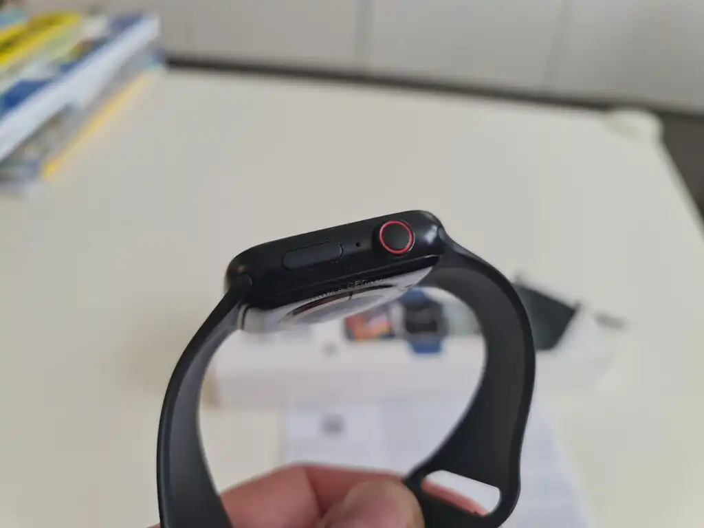 Kryty pôsobia ako vyrobené z kovu, väčšinou ale ide o lacné plasty s medzerami medzi dielmi. Koliesko v našom prípade nepasovalo dobre, akoby začínalo vypadávať.