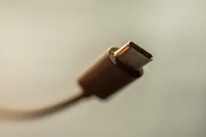 Android 16 USB-C