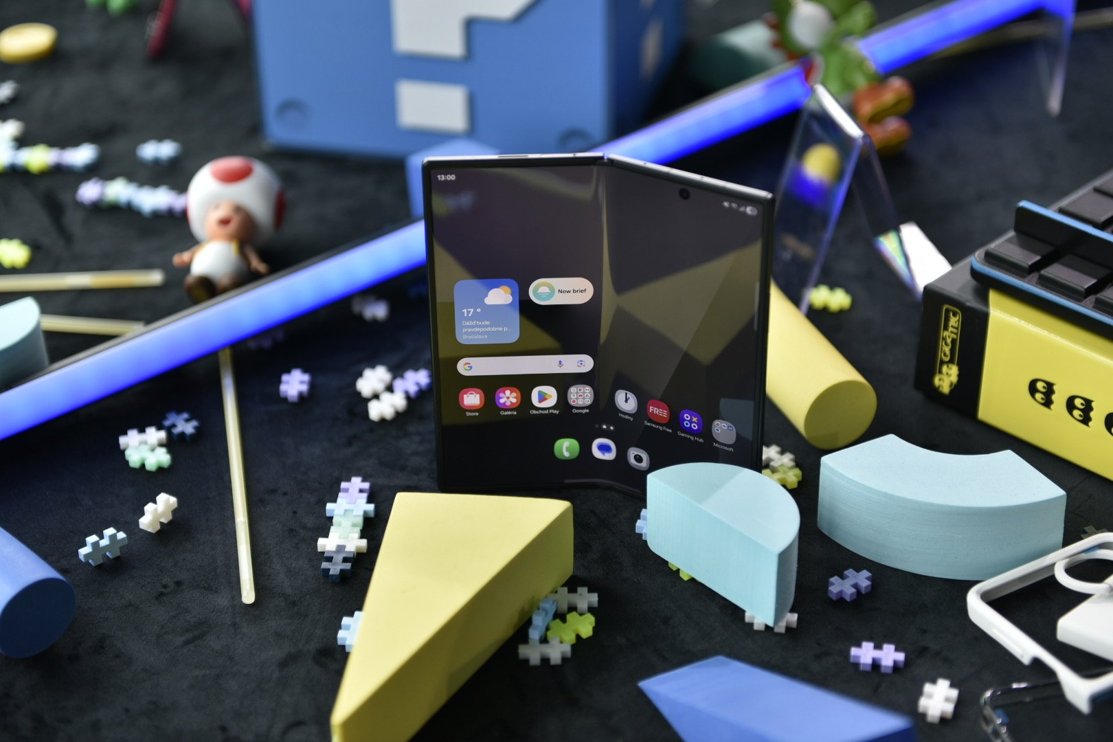 Galaxy Z Fold7 rozložený, zobrazený spredu.