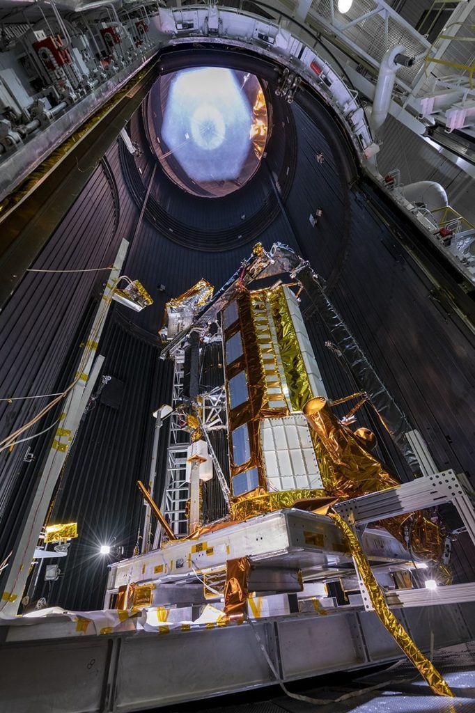 Satelit ISRO počas testovania.