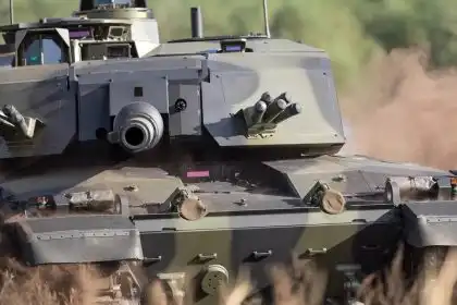 Tank Challenger 3 počas testovania.