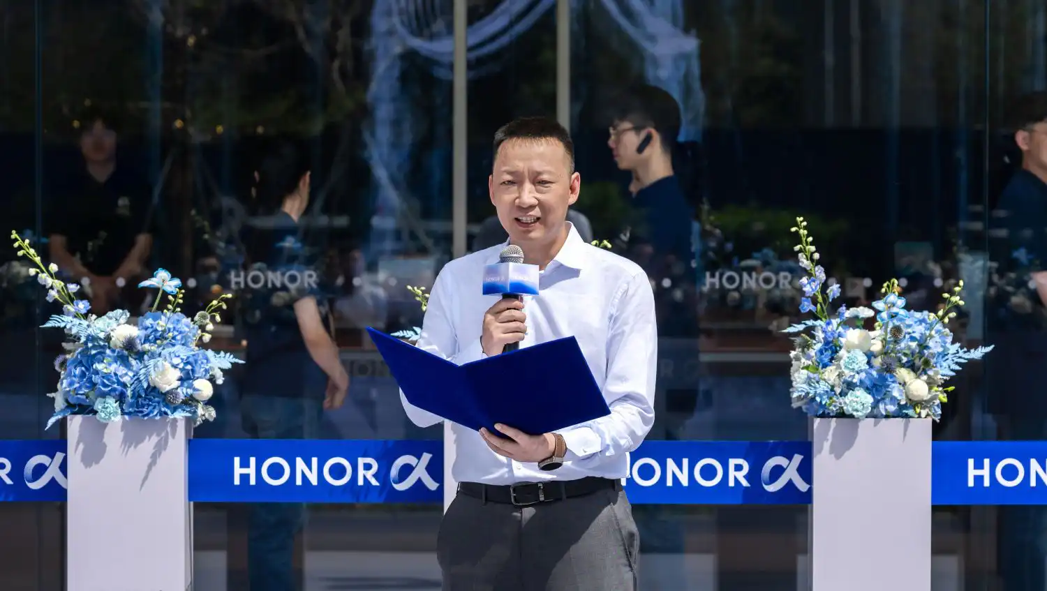 HONOR ALPHA