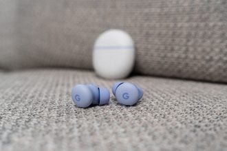 Nabíjacie puzdro a slúchadlá