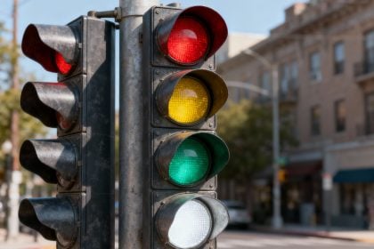 biele svetlo semafor