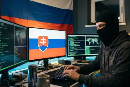 Ruský hacker pri počítači