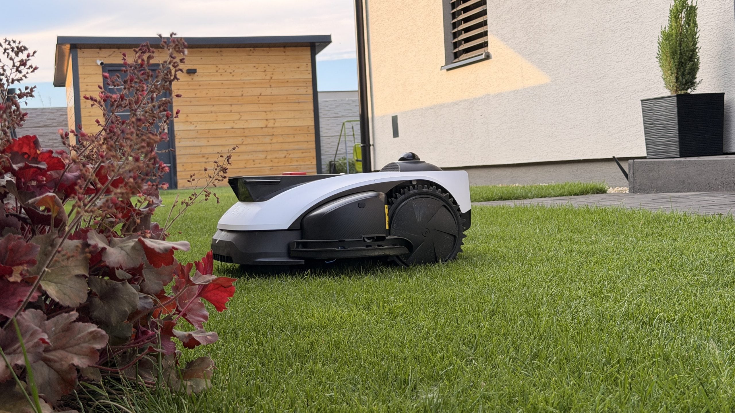 ECOVACS GOAT O1200 LiDAR PRO